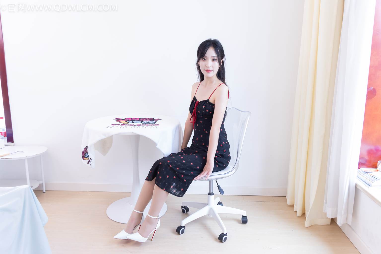 图片[3]-勿恋传媒 NO.2481 辣辣-高跟鞋、薄肉丝[150P/1V/3.72GB]-美图