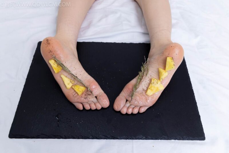 勿恋传媒 NO.2486 菜菜-高跟鞋、厚黑丝、裸足[284P/1V/6.02GB]-美图