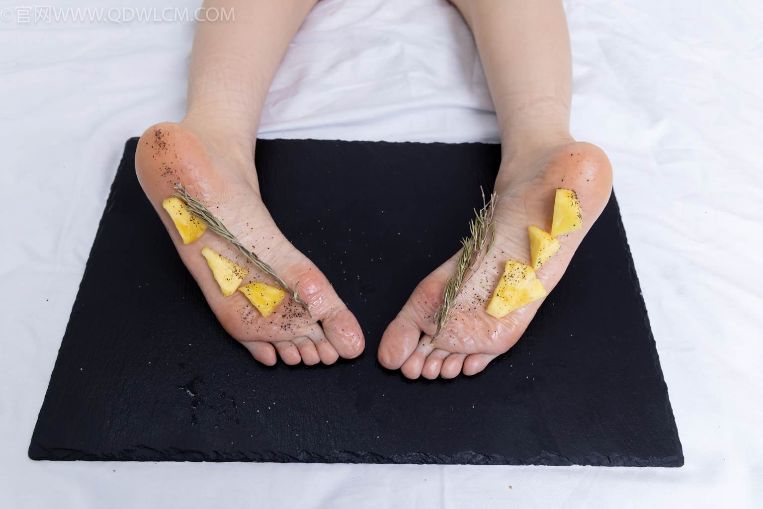 图片[1]-勿恋传媒 NO.2486 菜菜-高跟鞋、厚黑丝、裸足[284P/1V/6.02GB]-美图