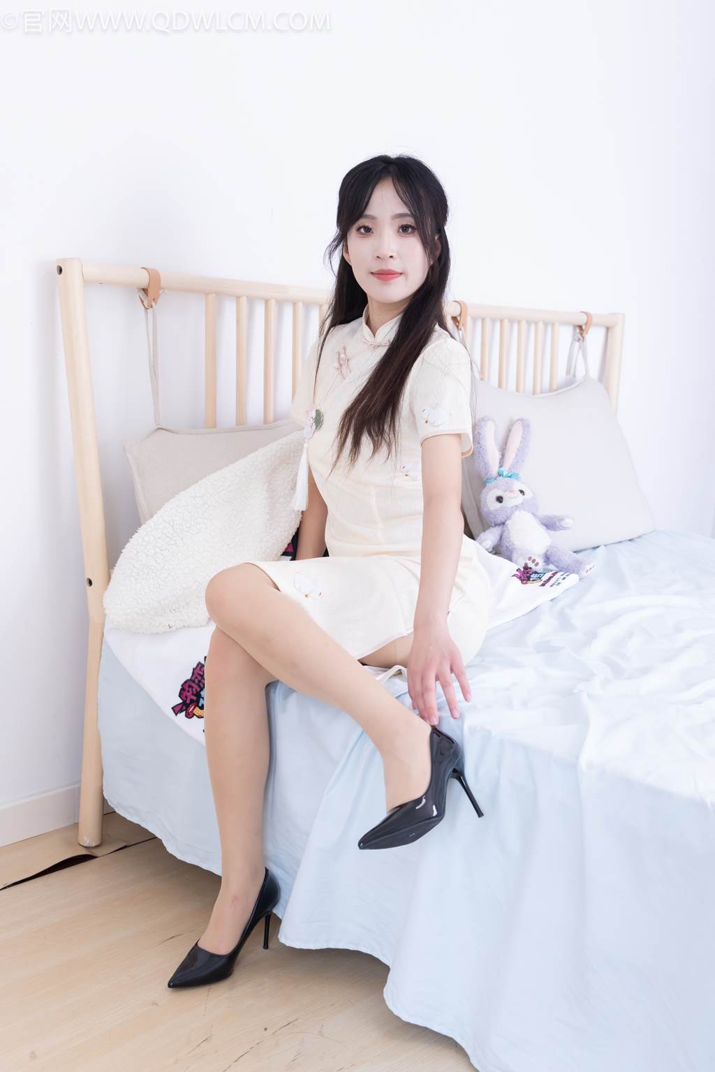 图片[2]-勿恋传媒 NO.2448 辣辣-旗袍、高跟鞋、薄肉丝[155P/1V/3.69GB]-美图