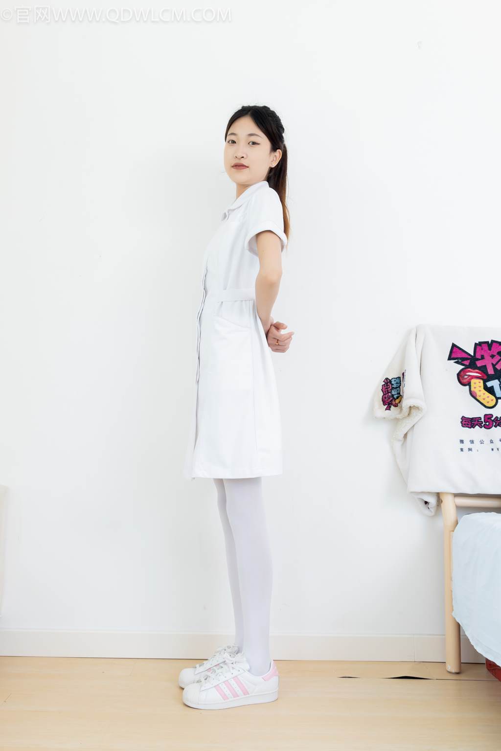 图片[1]-勿恋传媒 NO.2450 小夏-板鞋、厚白丝[165P/1V/3.84GB]-美图