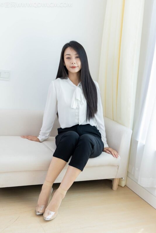 勿恋传媒 NO.2451 岚岚-高跟鞋、短肉丝、裸足、剪指甲剧情[160P/1V/4.76GB]-美图