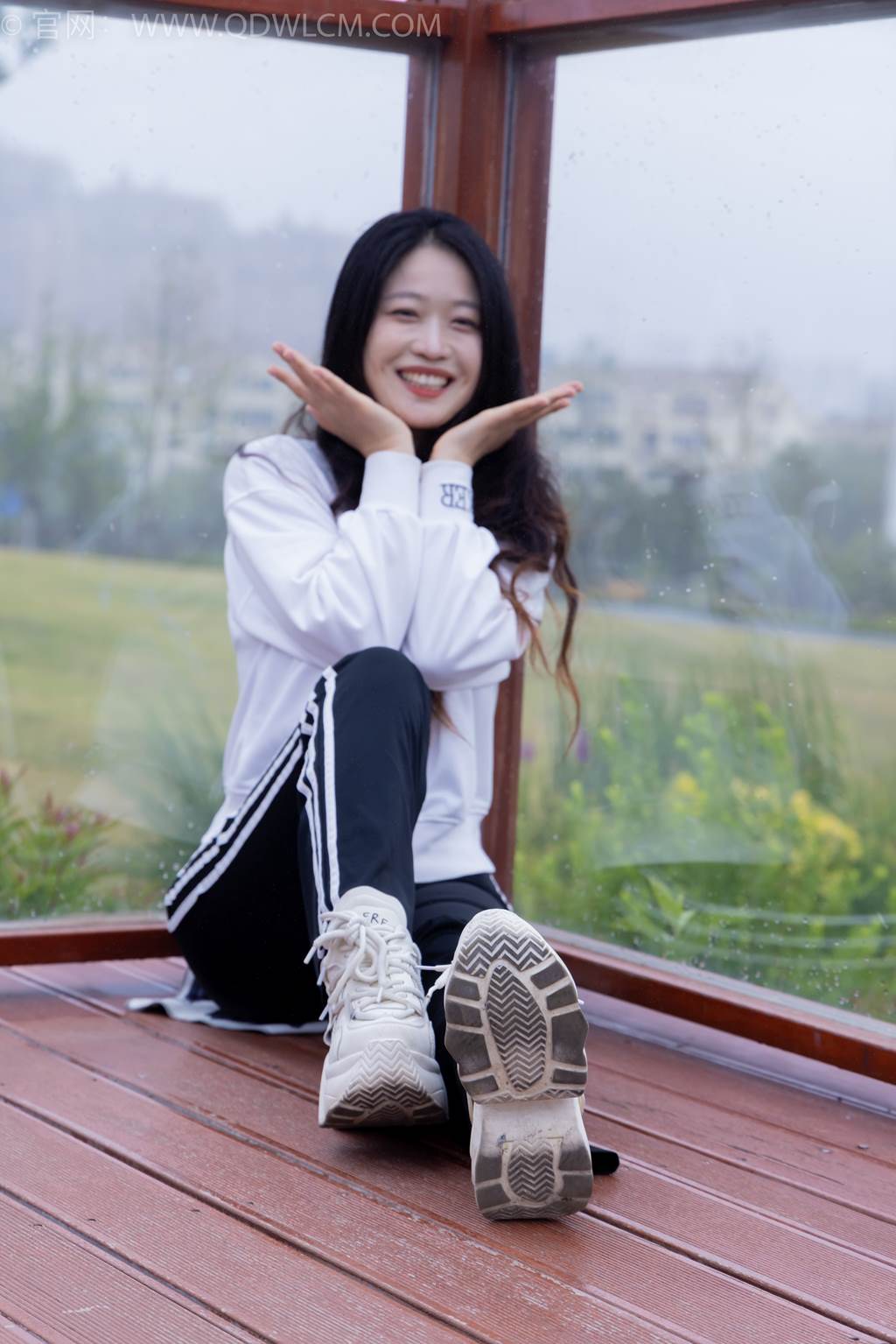 图片[3]-勿恋传媒 NO.2458 小紫-运动鞋、白短棉袜、裸足[150P/1V/3.38GB]-美图