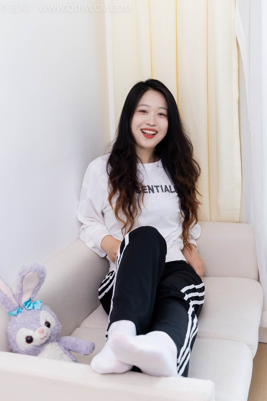 图片[4]-勿恋传媒 NO.2458 小紫-运动鞋、白短棉袜、裸足[150P/1V/3.38GB]-美图