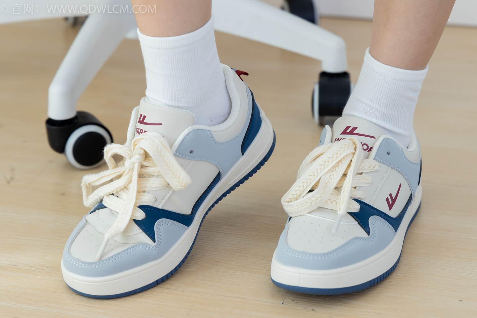 图片[3]-勿恋传媒 NO.2461 珠珠-板鞋、白棉袜、裸足[150P/1V/2.93GB]-美图