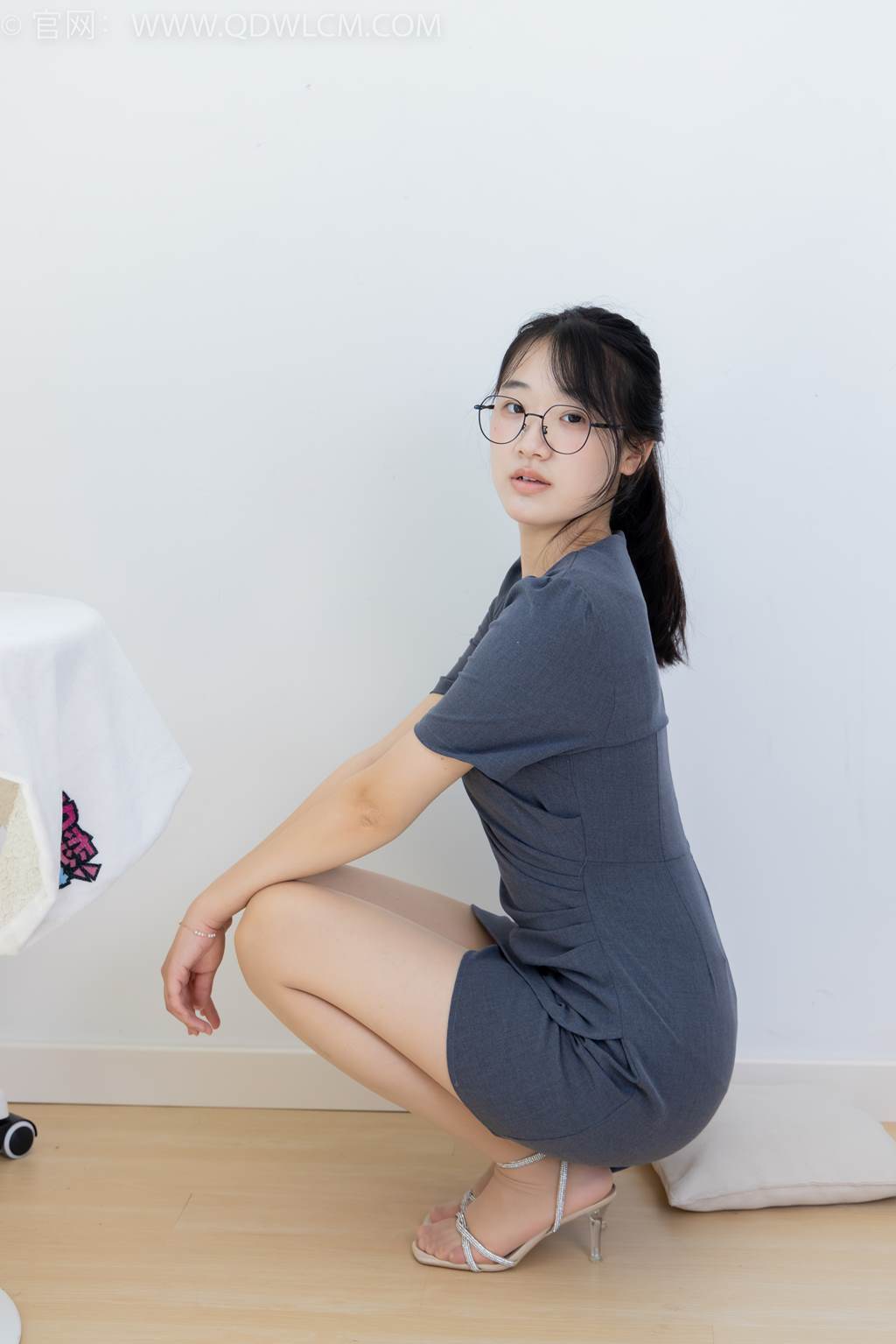 图片[3]-勿恋传媒 NO.2466 小椿-三双高跟鞋、薄肉丝、裸足[150P/1V/5.58GB]-美图