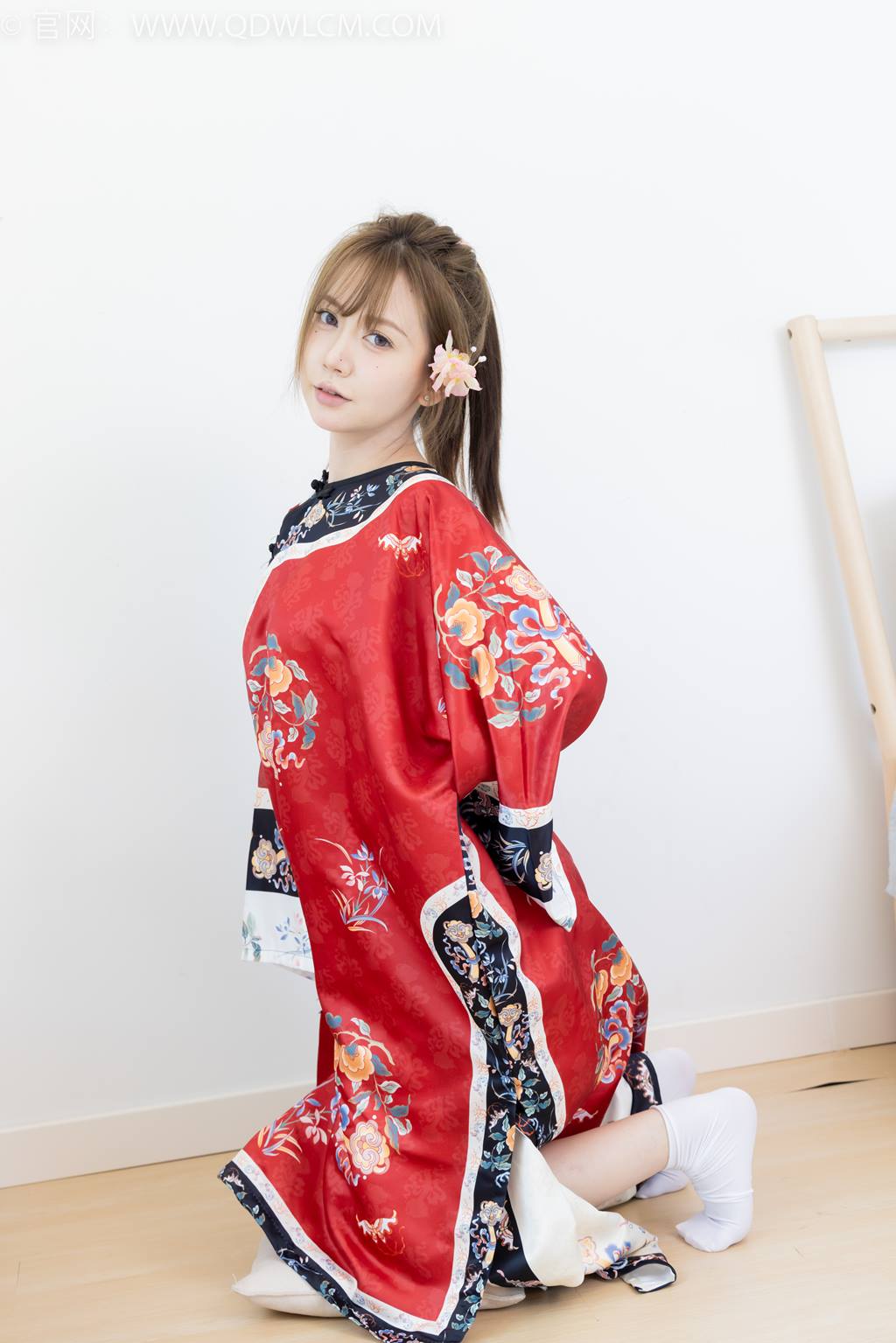 图片[2]-勿恋传媒 NO.2429 小曦-汉服、布鞋、足袋、白棉袜[197P/1V/3.84GB]-美图