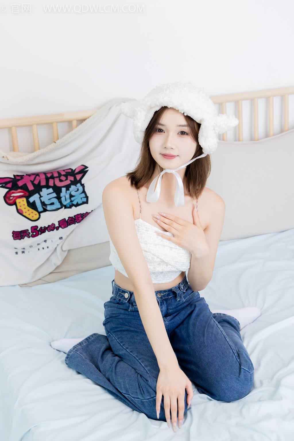 图片[2]-勿恋传媒 NO.2432 橙子-运动鞋、白棉袜、裸足[160P/1V/4.11GB]-美图