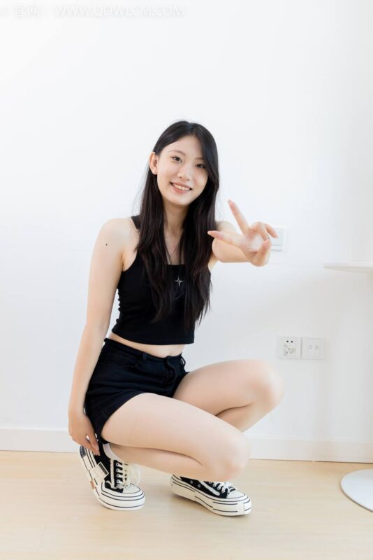 勿恋传媒 NO.2433 奶糖-帆布鞋、白棉袜、肉丝[150P/1V/3.50GB]-美图