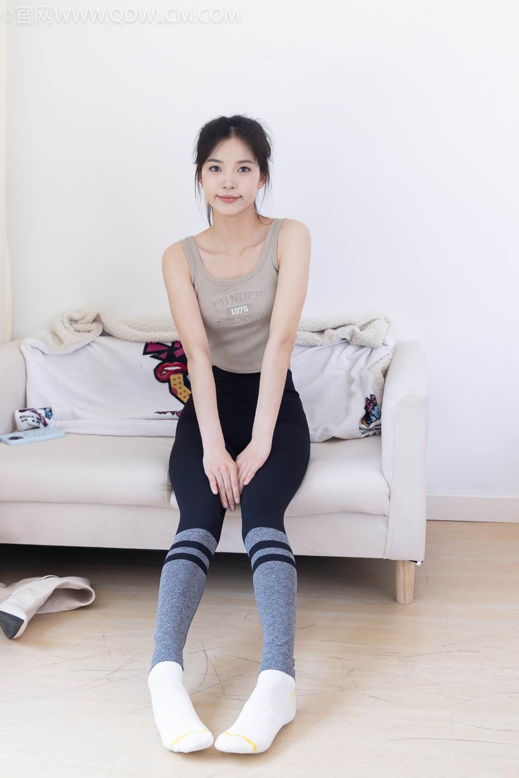 图片[4]-勿恋传媒 NO.2433 奶糖-帆布鞋、白棉袜、肉丝[150P/1V/3.50GB]-美图