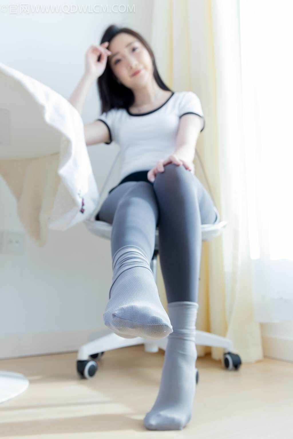 图片[4]-勿恋传媒 NO.2443 恬恬-体操服、板鞋、厚灰丝、灰色冰丝袜[163P/1V/3.70GB]-美图