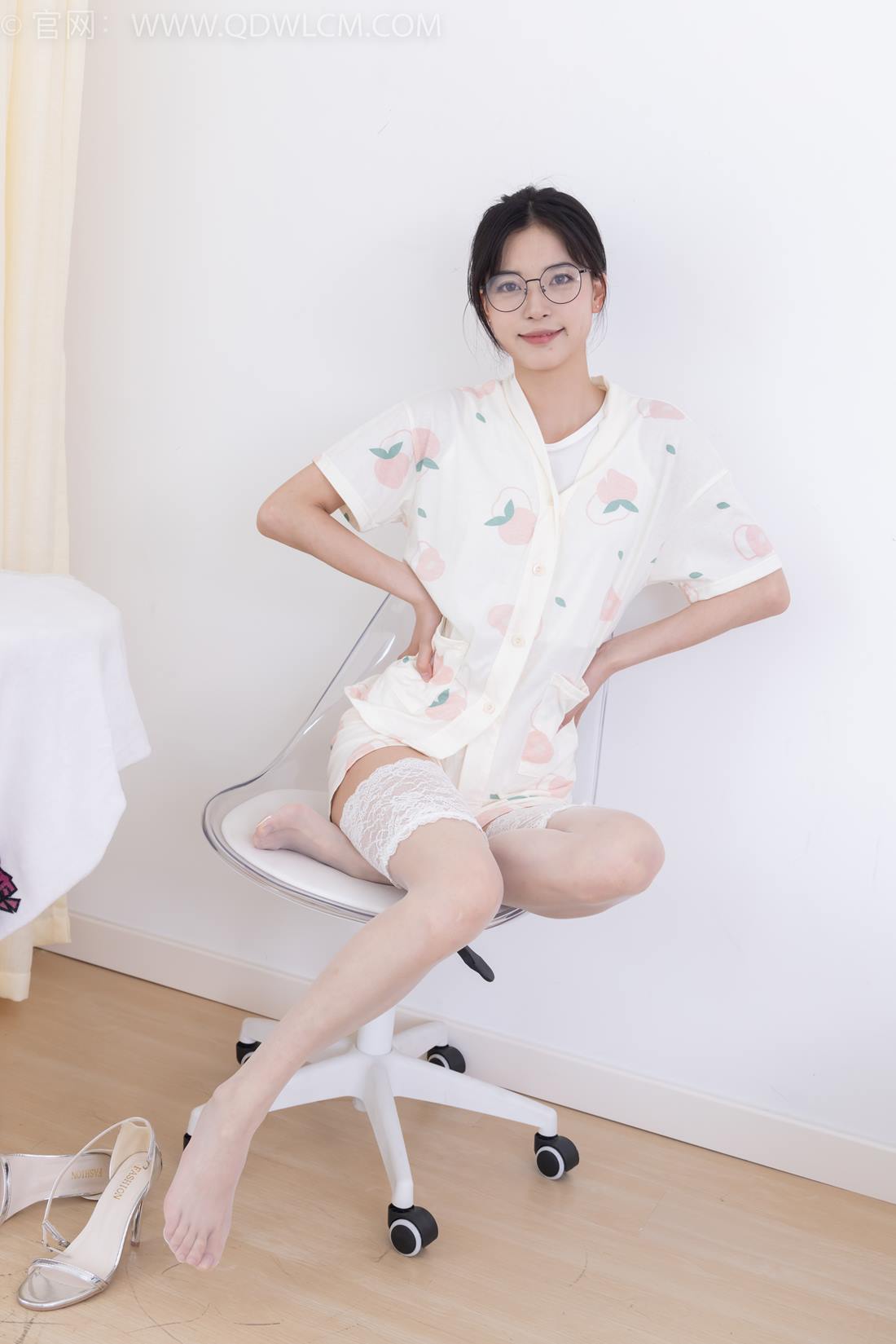 图片[1]-勿恋传媒 NO.2408 茯苓-高跟凉鞋、薄白丝[160P/1V/3.35GB]-美图