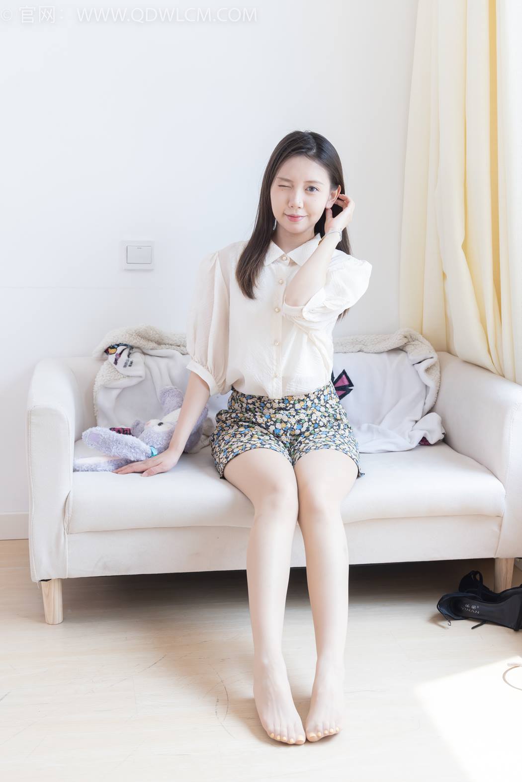 图片[4]-勿恋传媒 NO.2409 小曦-三双高跟鞋、薄肉丝、裸足[155P/1V/5.73GB]-美图