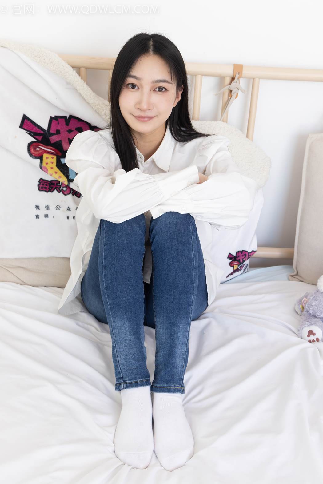 图片[2]-勿恋传媒 NO.2418 小影-帆布鞋、白棉袜、短白丝、裸足[170P/1V/5.35GB]-美图