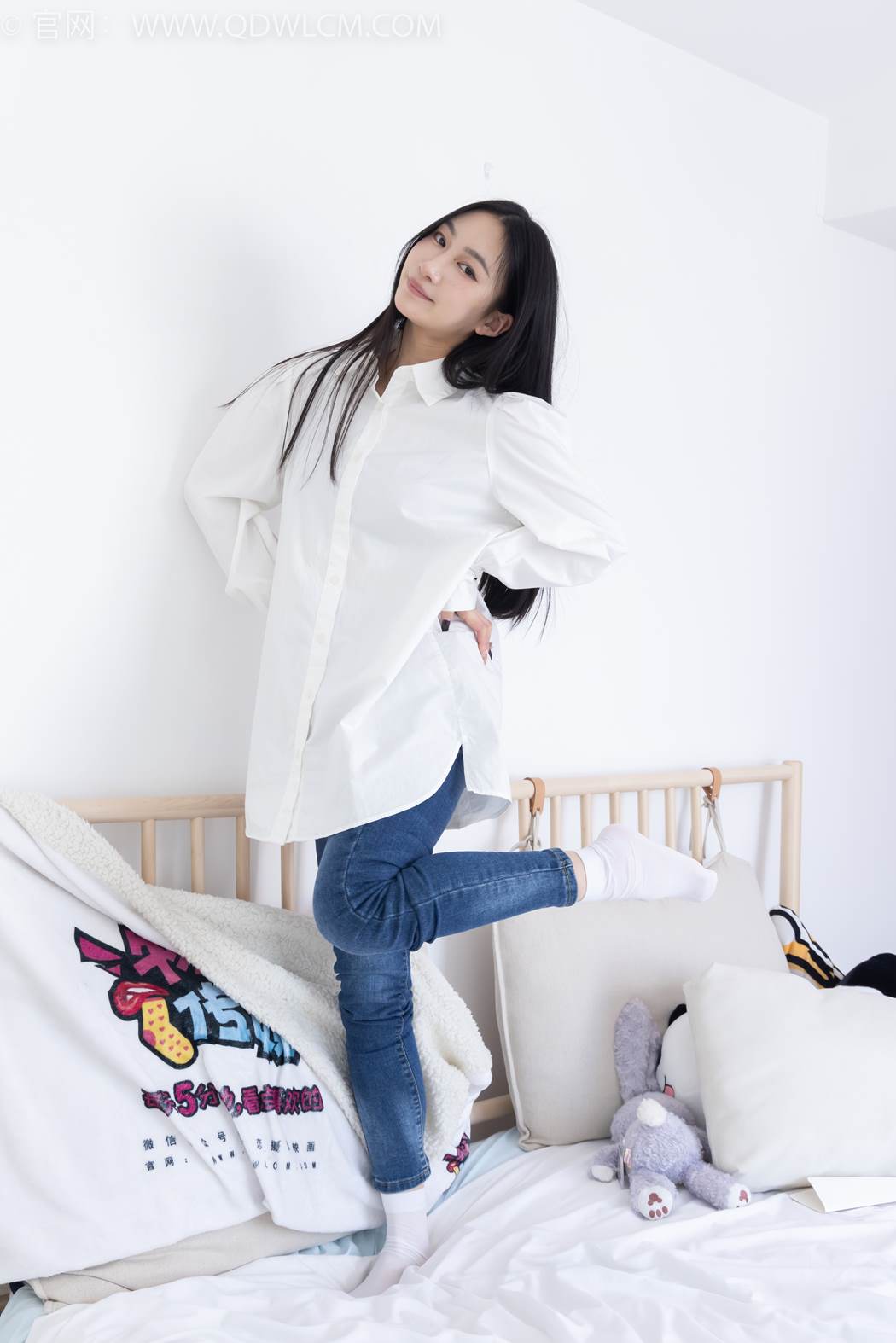 图片[4]-勿恋传媒 NO.2418 小影-帆布鞋、白棉袜、短白丝、裸足[170P/1V/5.35GB]-美图