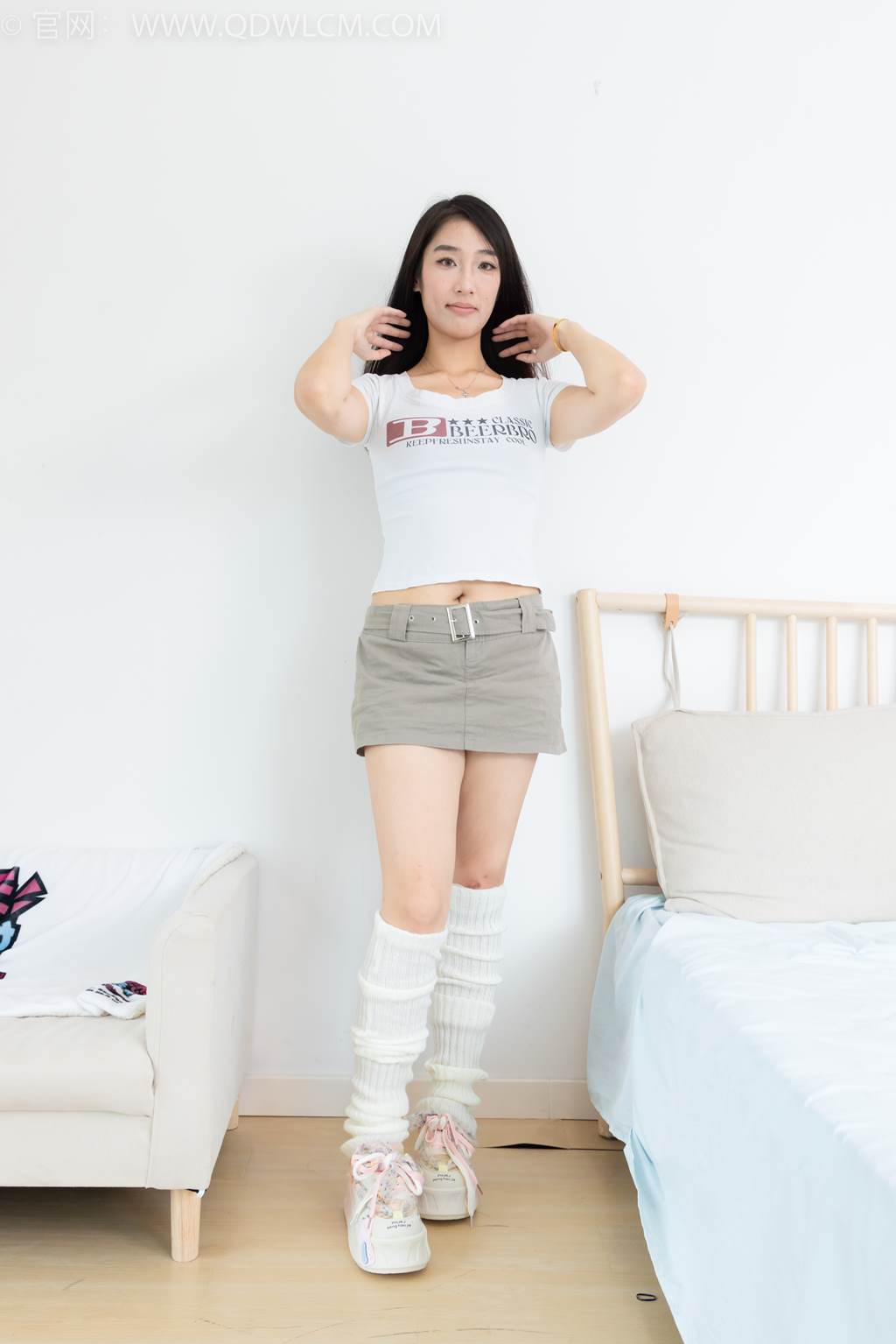 图片[2]-勿恋传媒 NO.2424 小可-高跟鞋、薄肉丝[150P/1V/3.63GB]-美图