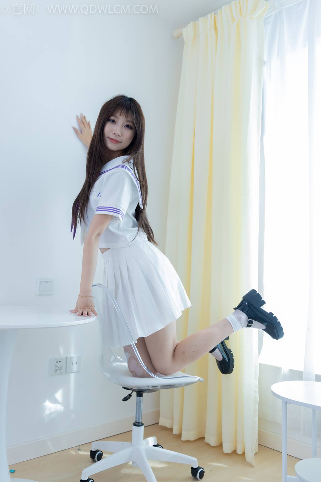 图片[3]-勿恋传媒 NO.2392 橙子-皮鞋、白棉袜、裸足[150P/1V/3.45GB]-美图