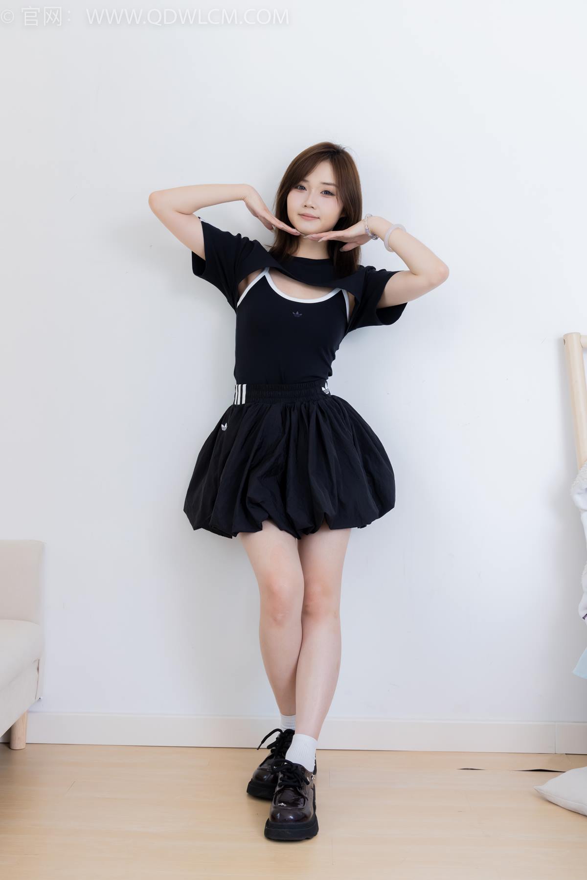 图片[4]-勿恋传媒 NO.2392 橙子-皮鞋、白棉袜、裸足[150P/1V/3.45GB]-美图