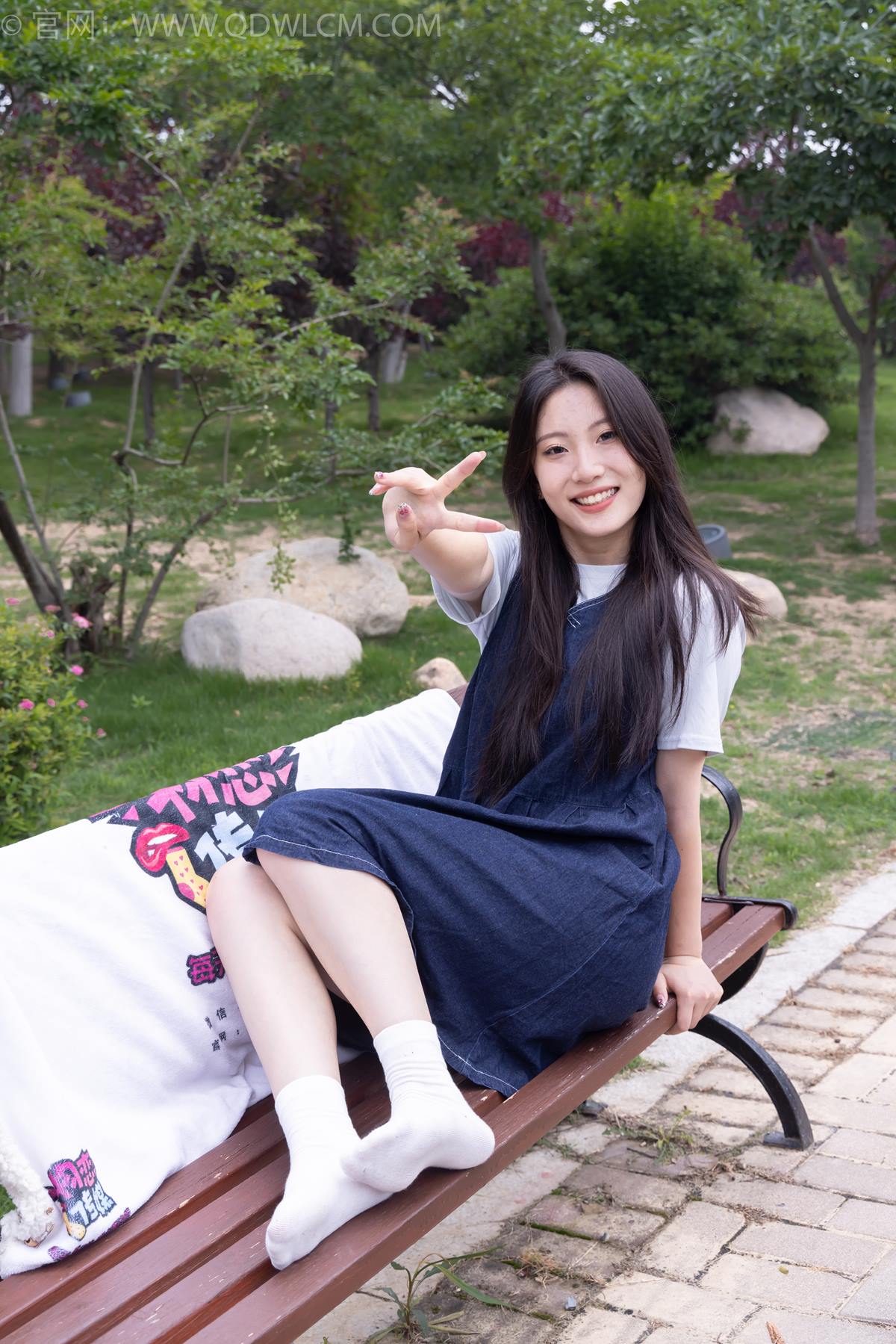 图片[2]-勿恋传媒 NO.2393 奶糖-帆布鞋、白棉袜、裸足[160P/1V/4.07GB]-美图