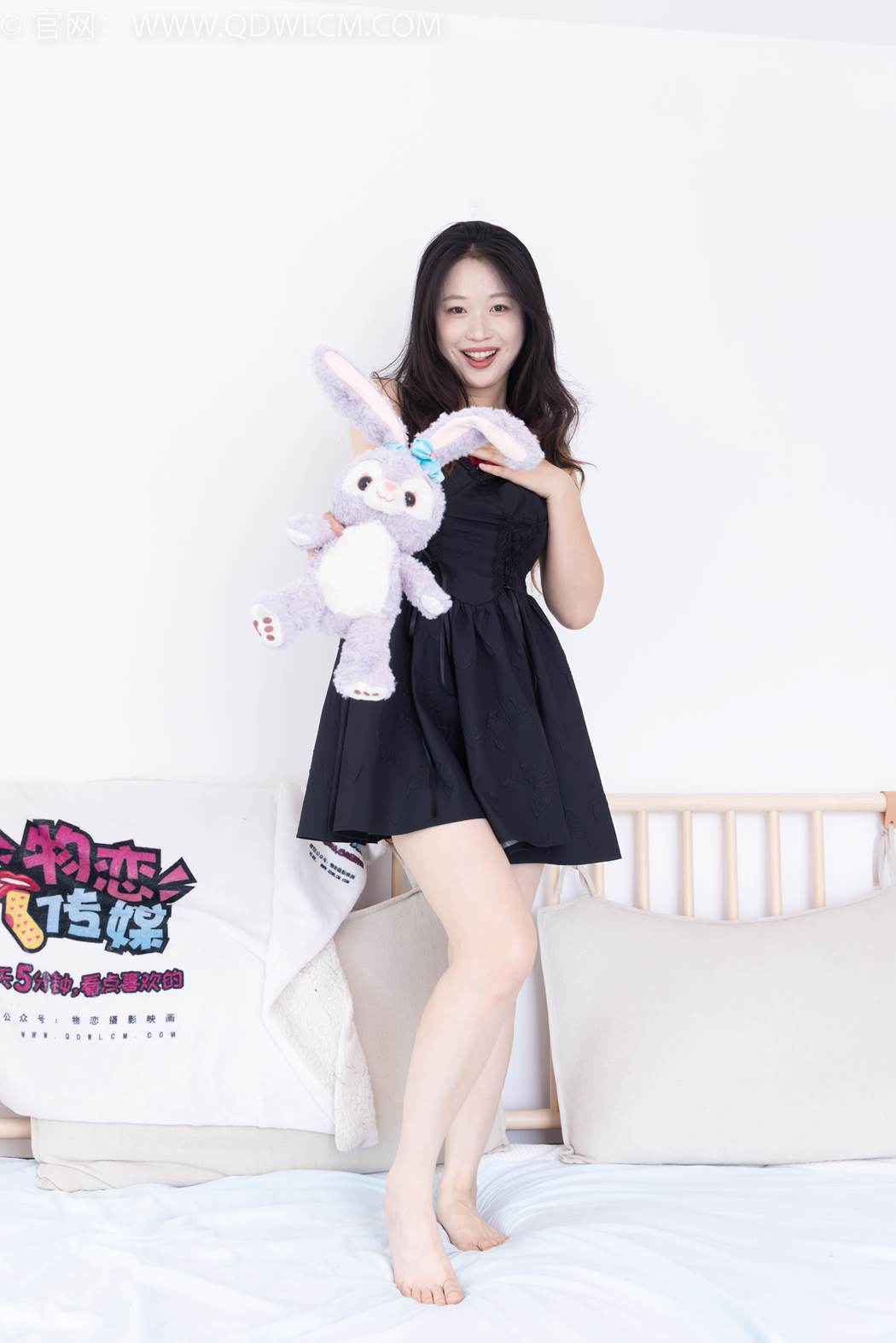 图片[2]-勿恋传媒 NO.2395 荔枝-板鞋、白棉袜、裸足[150P/1V/3.27GB]-美图