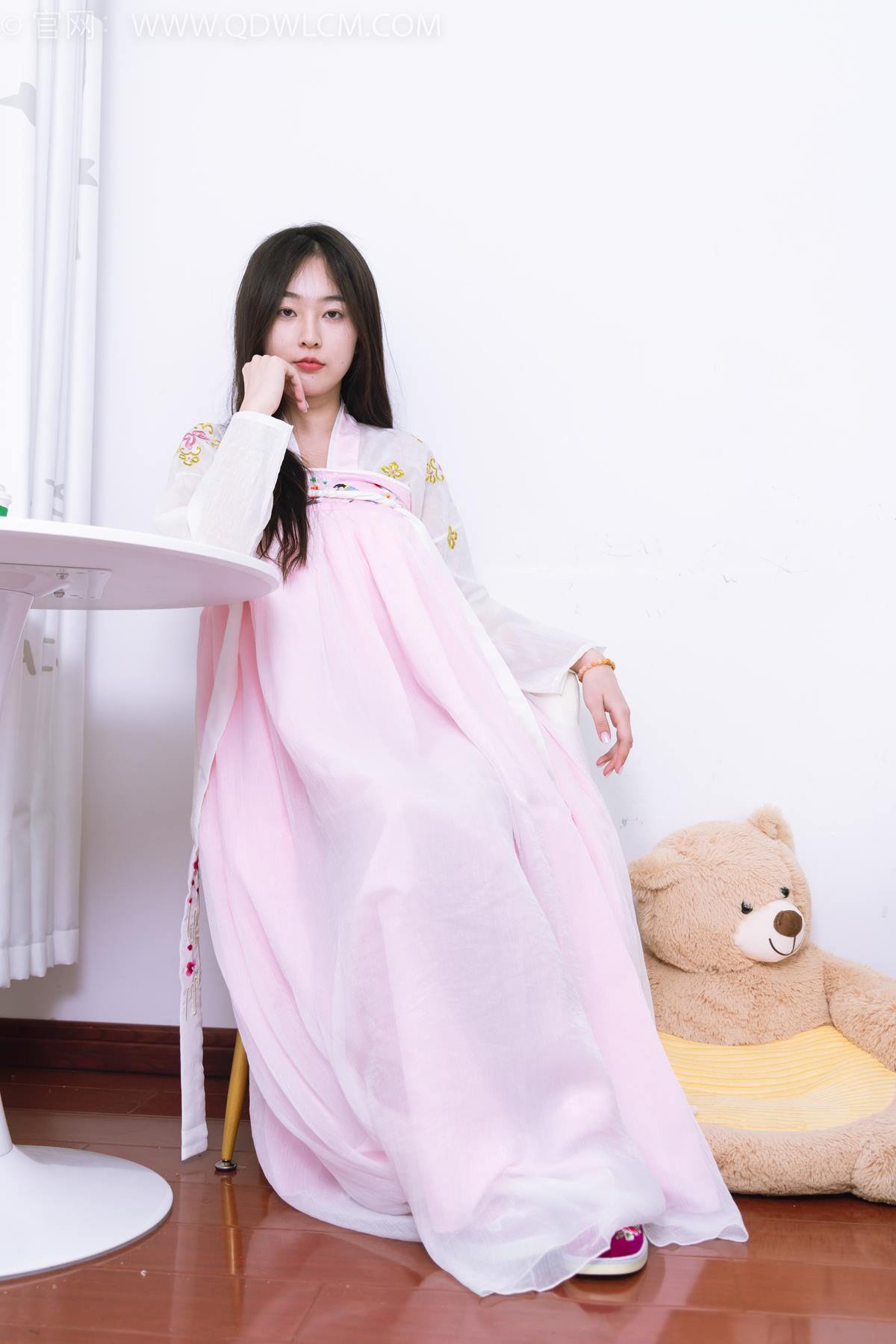 图片[1]-勿恋传媒 NO.2397 美兔-汉服、布鞋、粉色棉袜[150P/1V/3.88GB]-美图