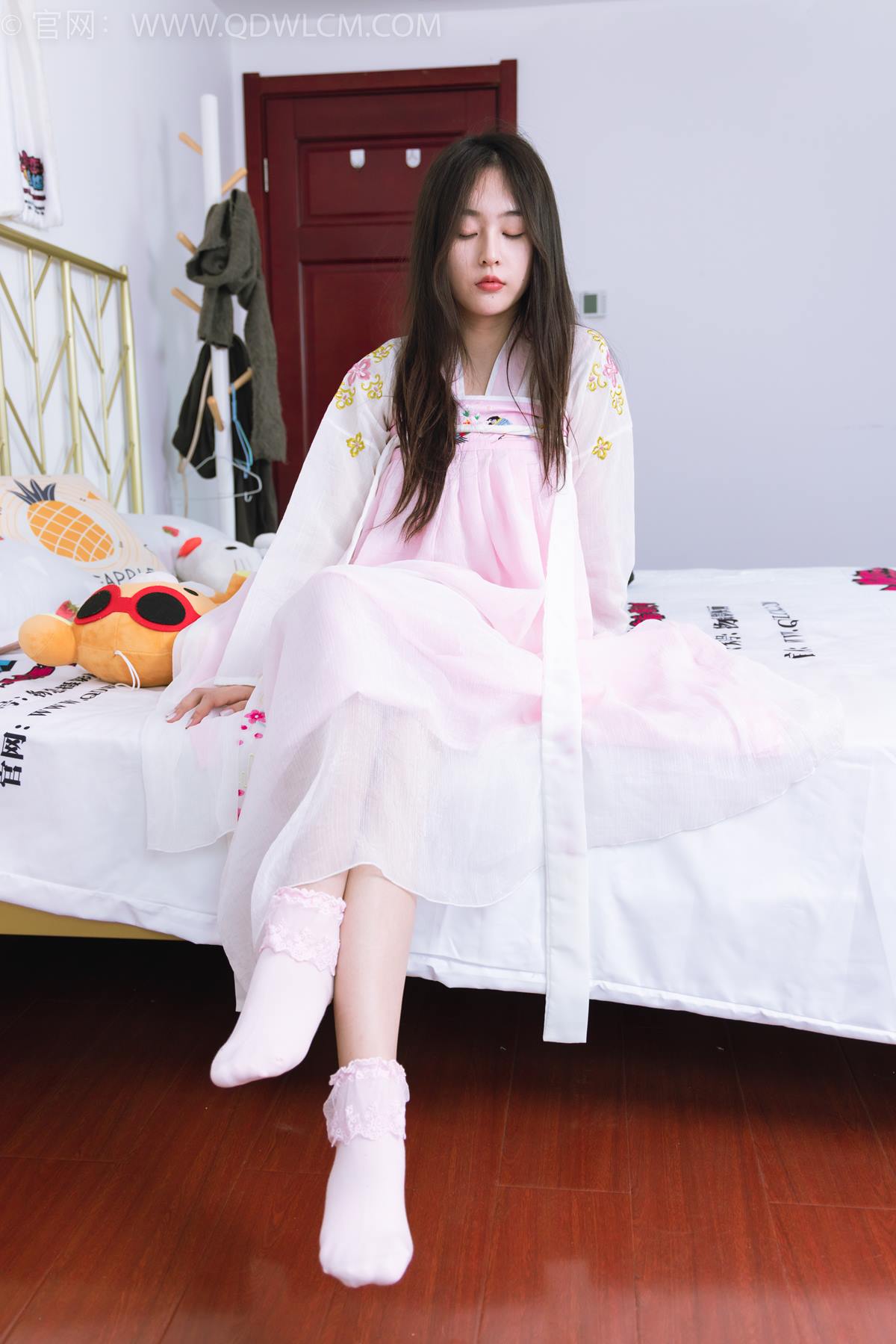 图片[2]-勿恋传媒 NO.2397 美兔-汉服、布鞋、粉色棉袜[150P/1V/3.88GB]-美图