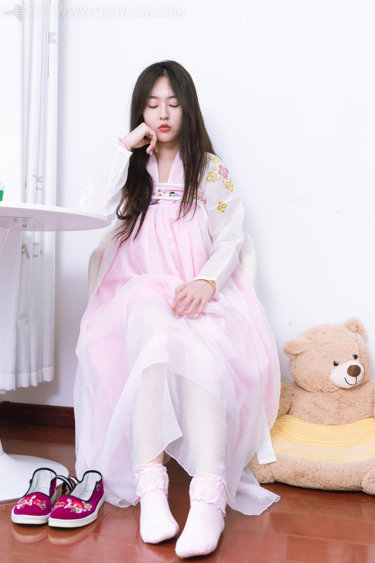 图片[3]-勿恋传媒 NO.2397 美兔-汉服、布鞋、粉色棉袜[150P/1V/3.88GB]-美图