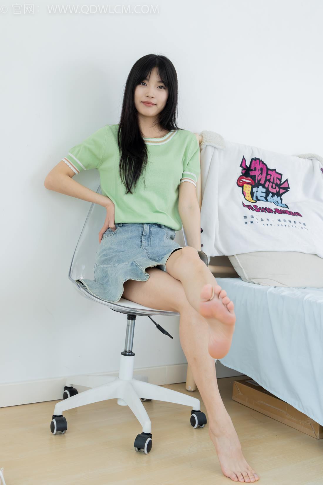 图片[1]-勿恋传媒 NO.2402 茯苓-板鞋、白棉袜、裸足[190P/1V/4.87GB]-美图