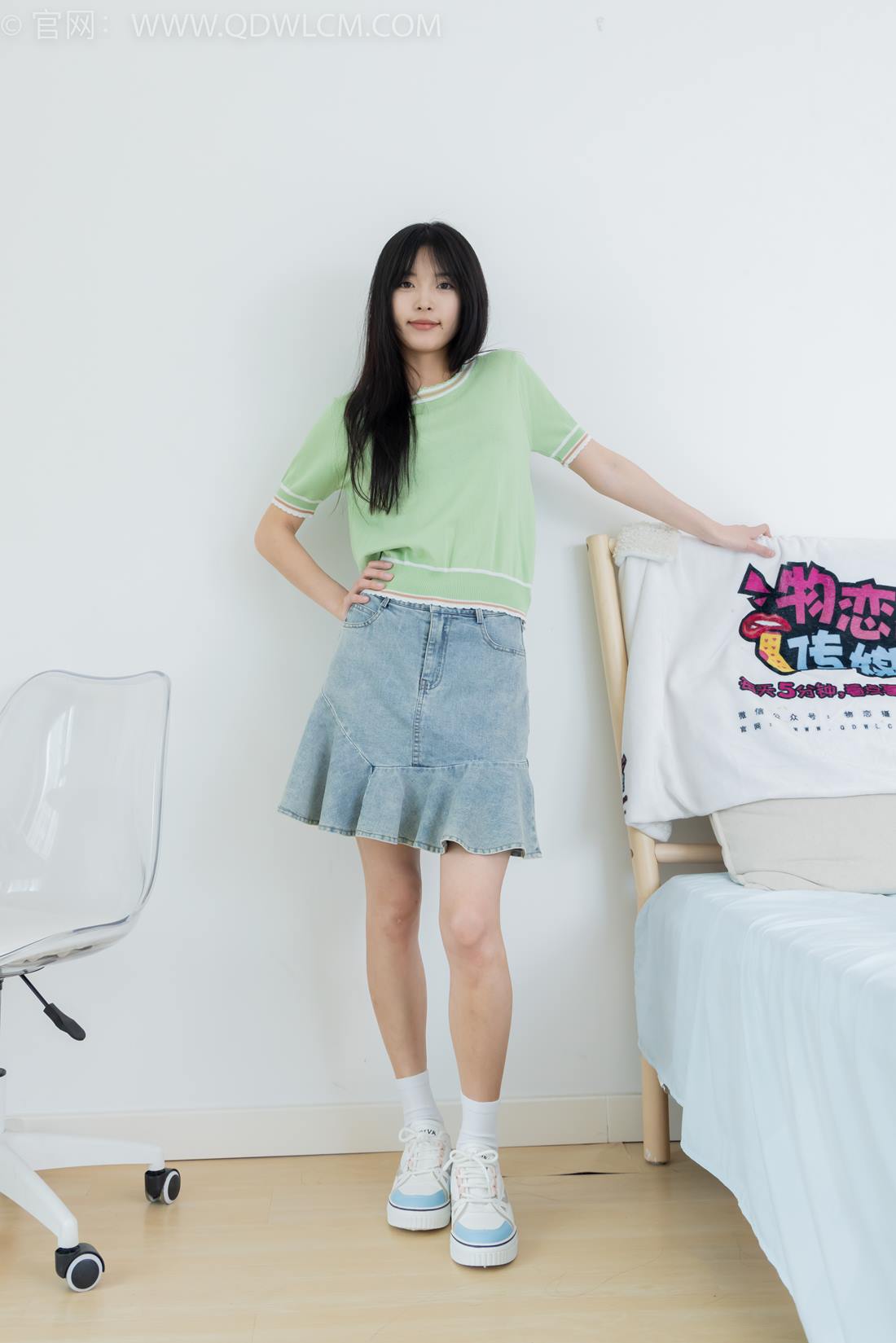 图片[2]-勿恋传媒 NO.2402 茯苓-板鞋、白棉袜、裸足[190P/1V/4.87GB]-美图