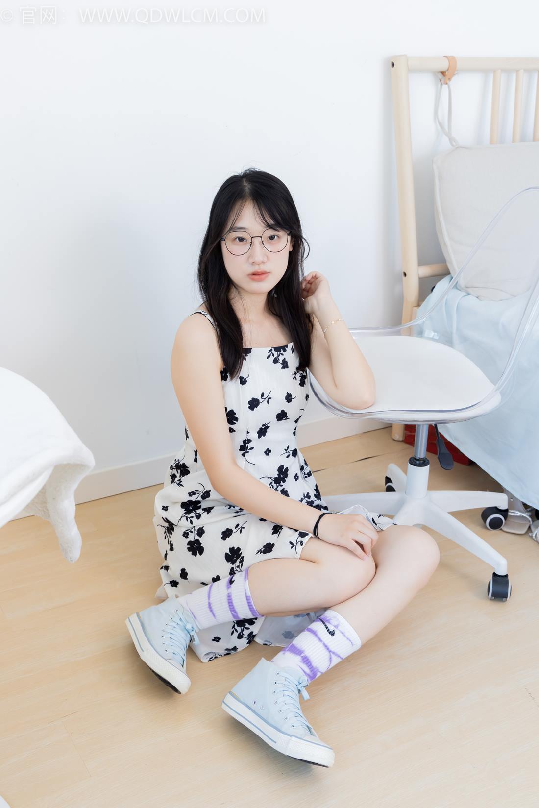 图片[3]-勿恋传媒 NO.2403 小椿-帆布鞋、白紫棉袜、裸足[155P/1V/3.55GB]-美图