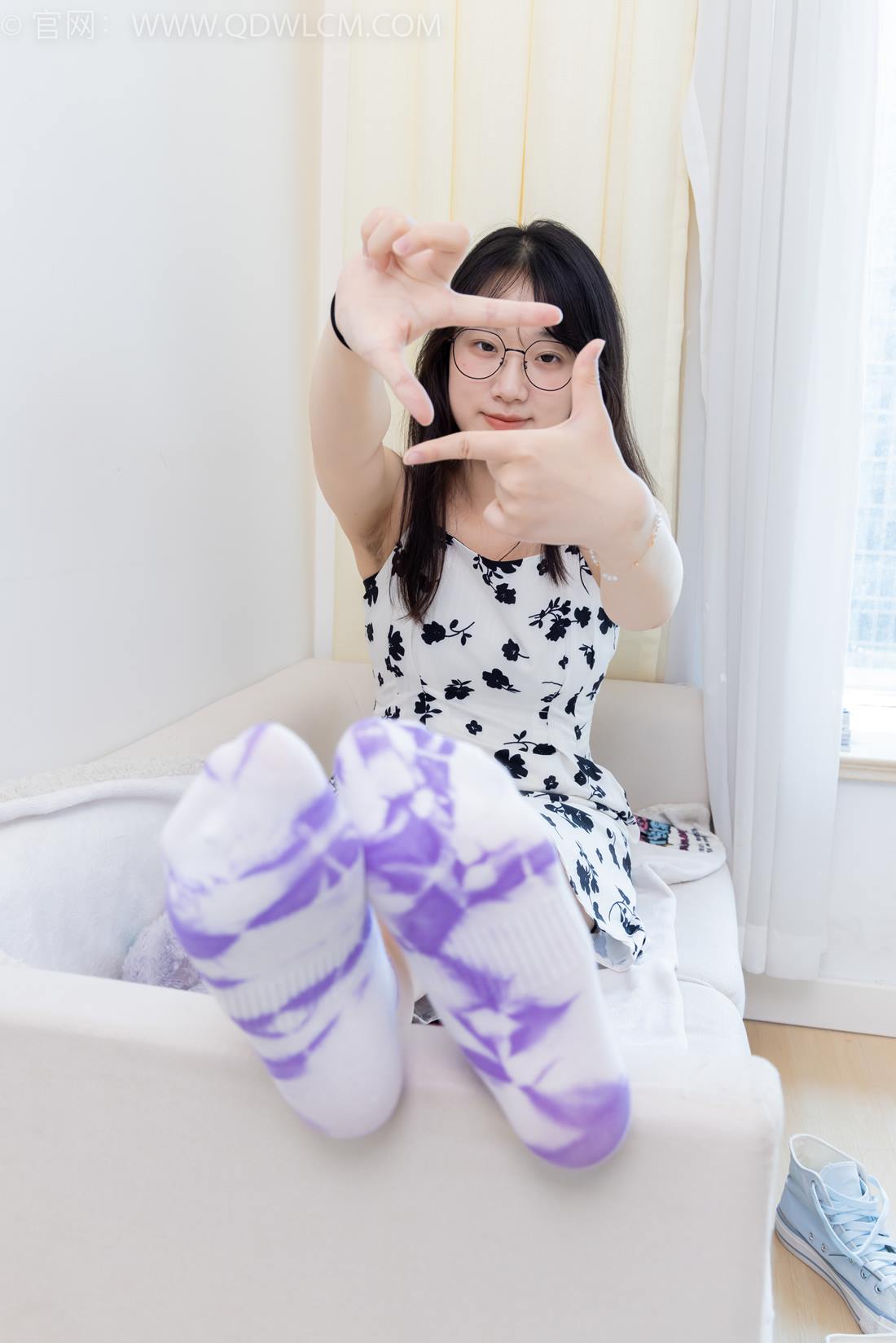 图片[4]-勿恋传媒 NO.2403 小椿-帆布鞋、白紫棉袜、裸足[155P/1V/3.55GB]-美图