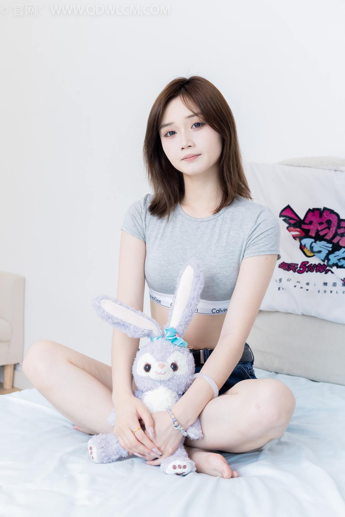 图片[1]-勿恋传媒 NO.2404 橙子-帆布鞋、白棉袜、裸足[155P/1V/3.89GB]-美图