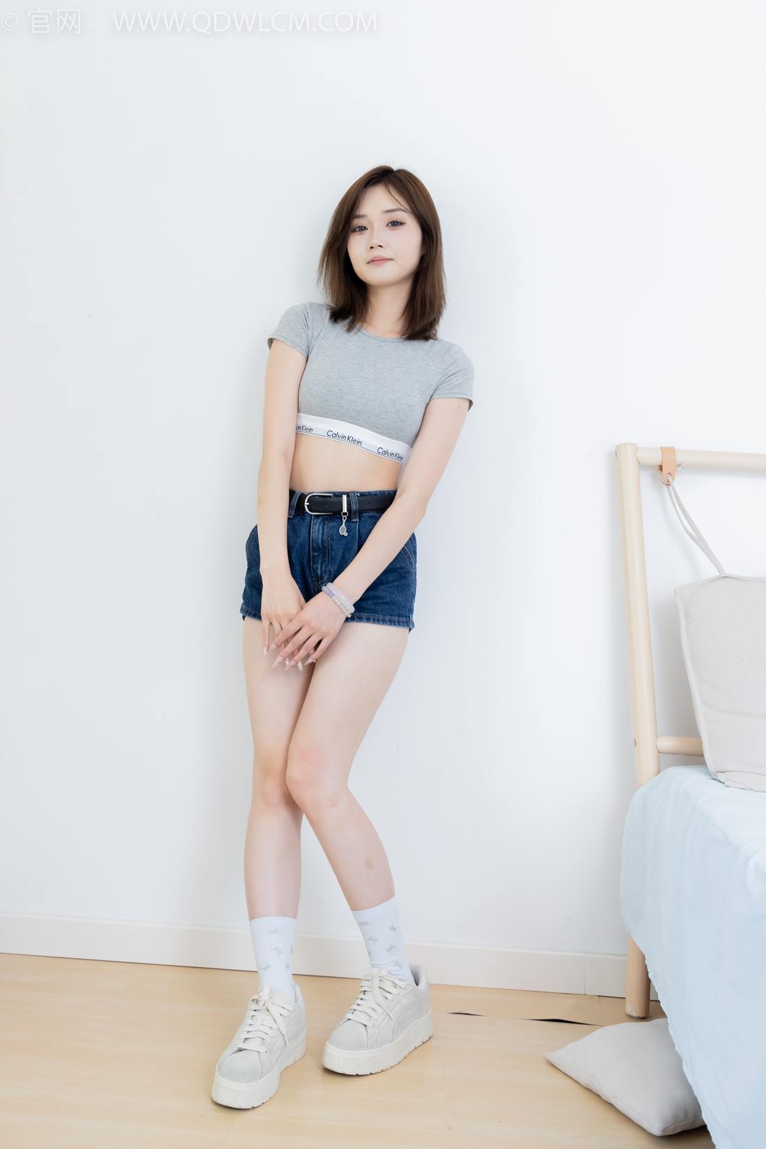 图片[2]-勿恋传媒 NO.2404 橙子-帆布鞋、白棉袜、裸足[155P/1V/3.89GB]-美图