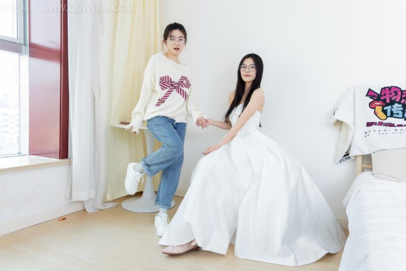 勿恋传媒 NO.2370 茯苓&欢欢-平底鞋、板鞋、厚肉丝、灰色棉袜、薄肉丝[150P/1V/4.88GB]-美图