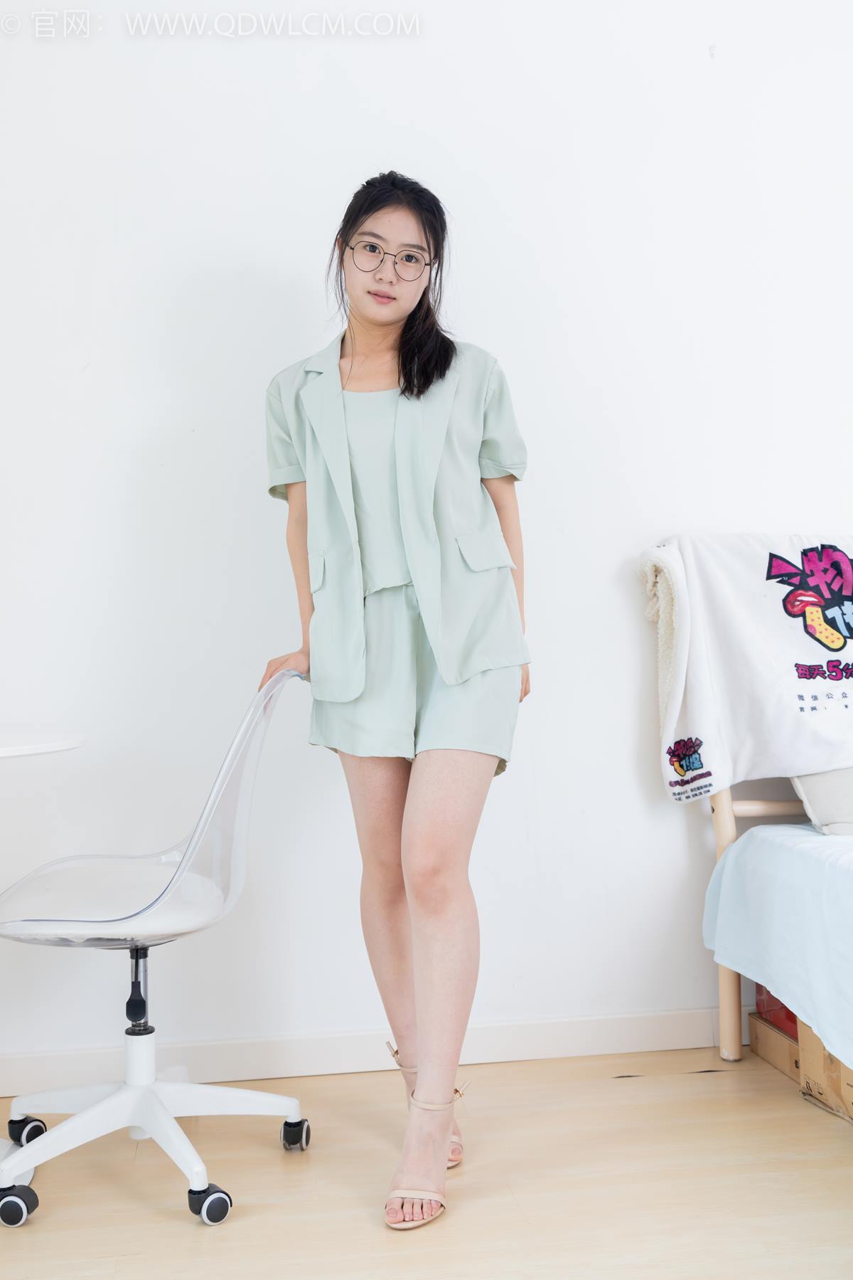 图片[3]-勿恋传媒 NO.2384 芋头-三双高跟鞋、薄肉丝、裸足[140P/1V/5.54GB]-美图