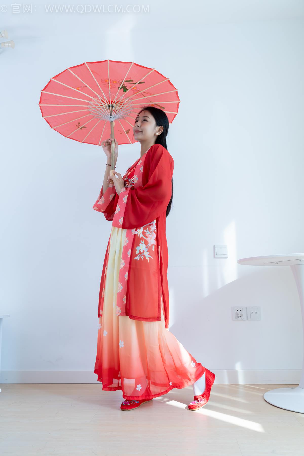 图片[3]-勿恋传媒 NO.2386 岚岚-布鞋、短白丝、红色船袜、汉服[179P/1V/5.79GB]-美图