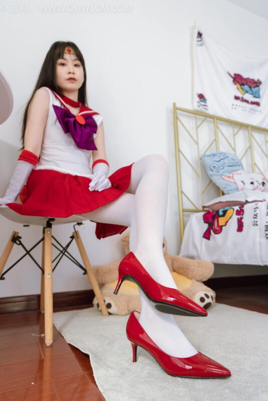 勿恋传媒 NO.2348 小曦-板鞋、白棉袜、裸足[155P/1V/3.44GB]-美图