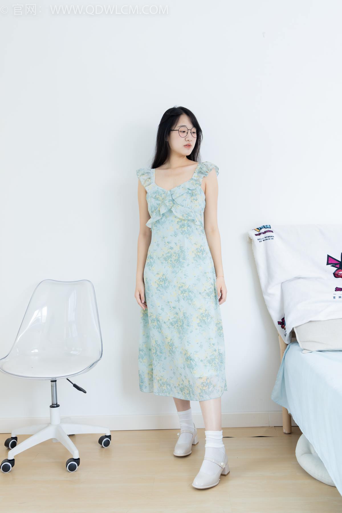 图片[4]-勿恋传媒 NO.2350 小椿-高跟鞋、白棉袜、裸足[150P/1V/3.14GB]-美图