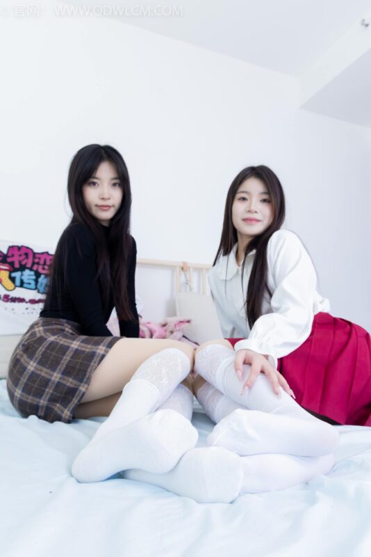 勿恋传媒 NO.2352 泡泡嘟嘟-高跟鞋、油亮薄红丝、油亮薄黑丝、jk至服[175P/1V/5.29GB]-美图