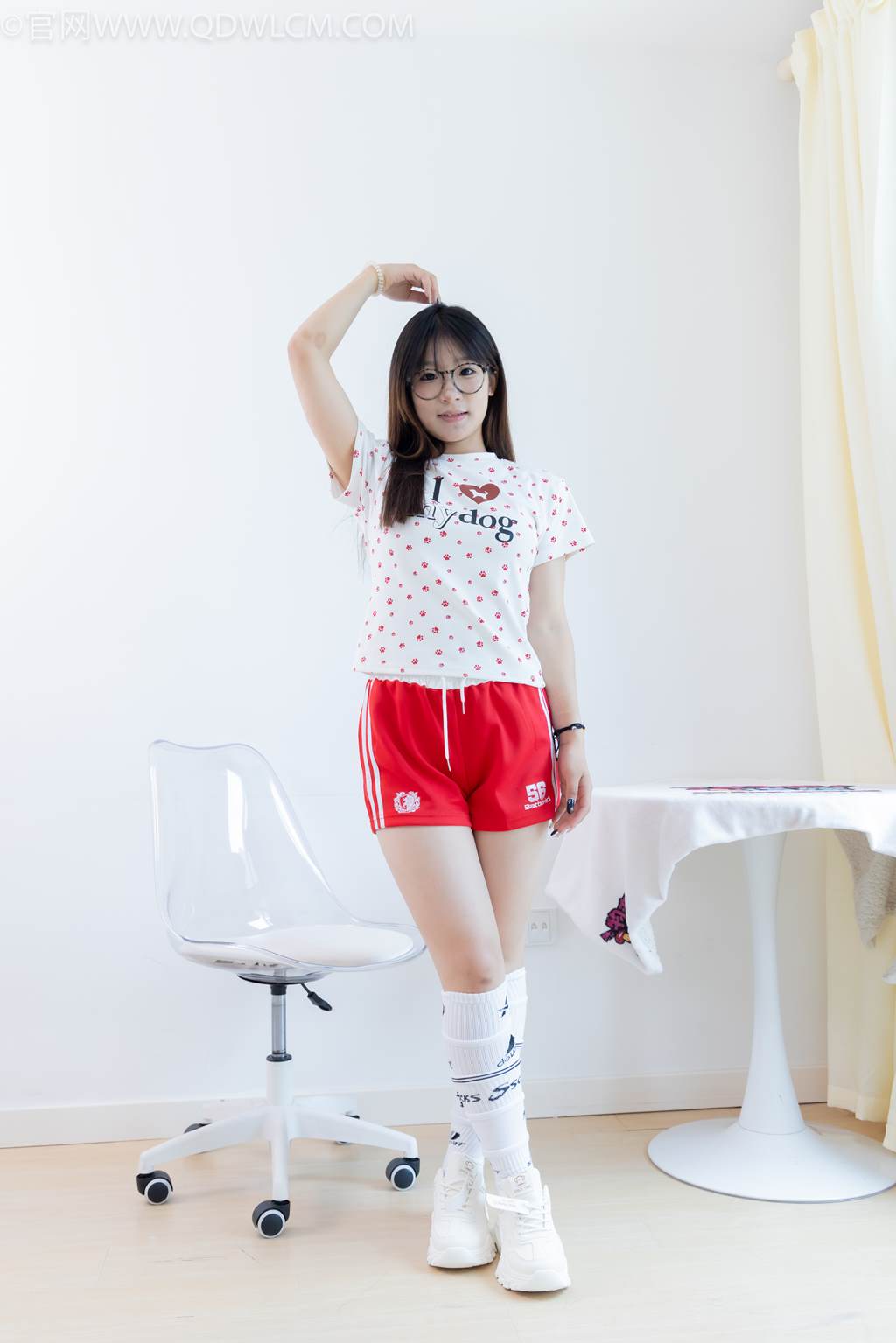 图片[1]-勿恋传媒 NO.2355 小曦-皮鞋、厚灰丝[160P/1V/3.79GB]-美图