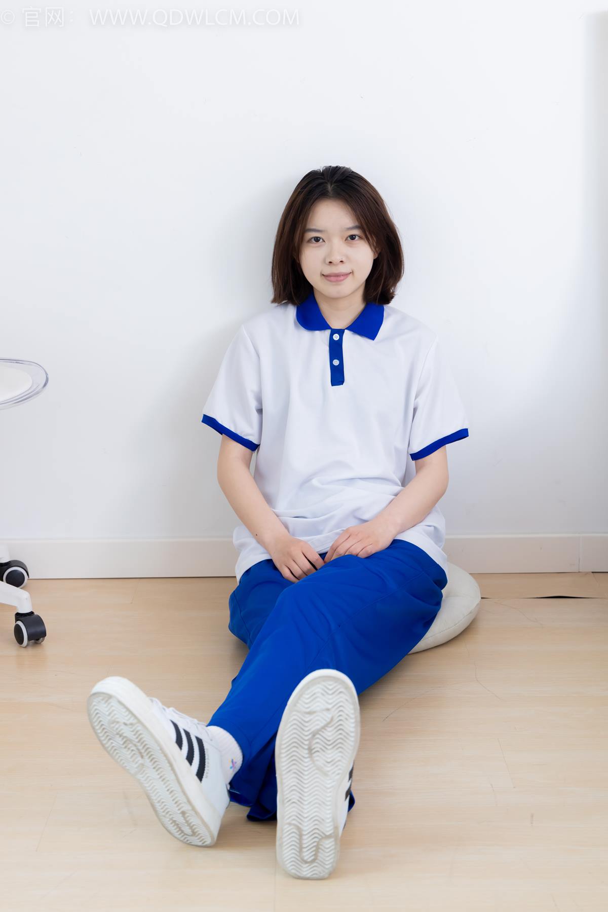 图片[1]-勿恋传媒 NO.2364 小悦-校服、板鞋、白棉袜、裸足[150P/1V/3.36GB]-美图