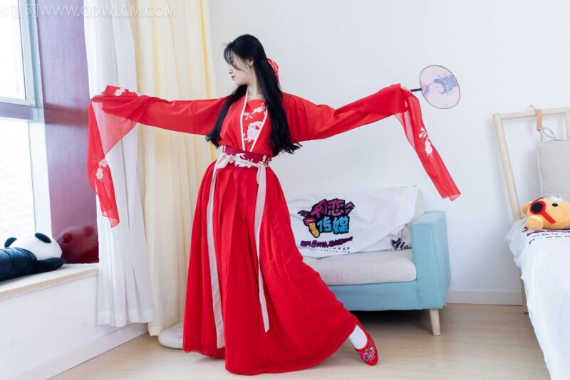 勿恋传媒 NO.2328 绒绒-汉服、布鞋、白棉袜、红色船袜[174P/1V/5.43GB]-美图