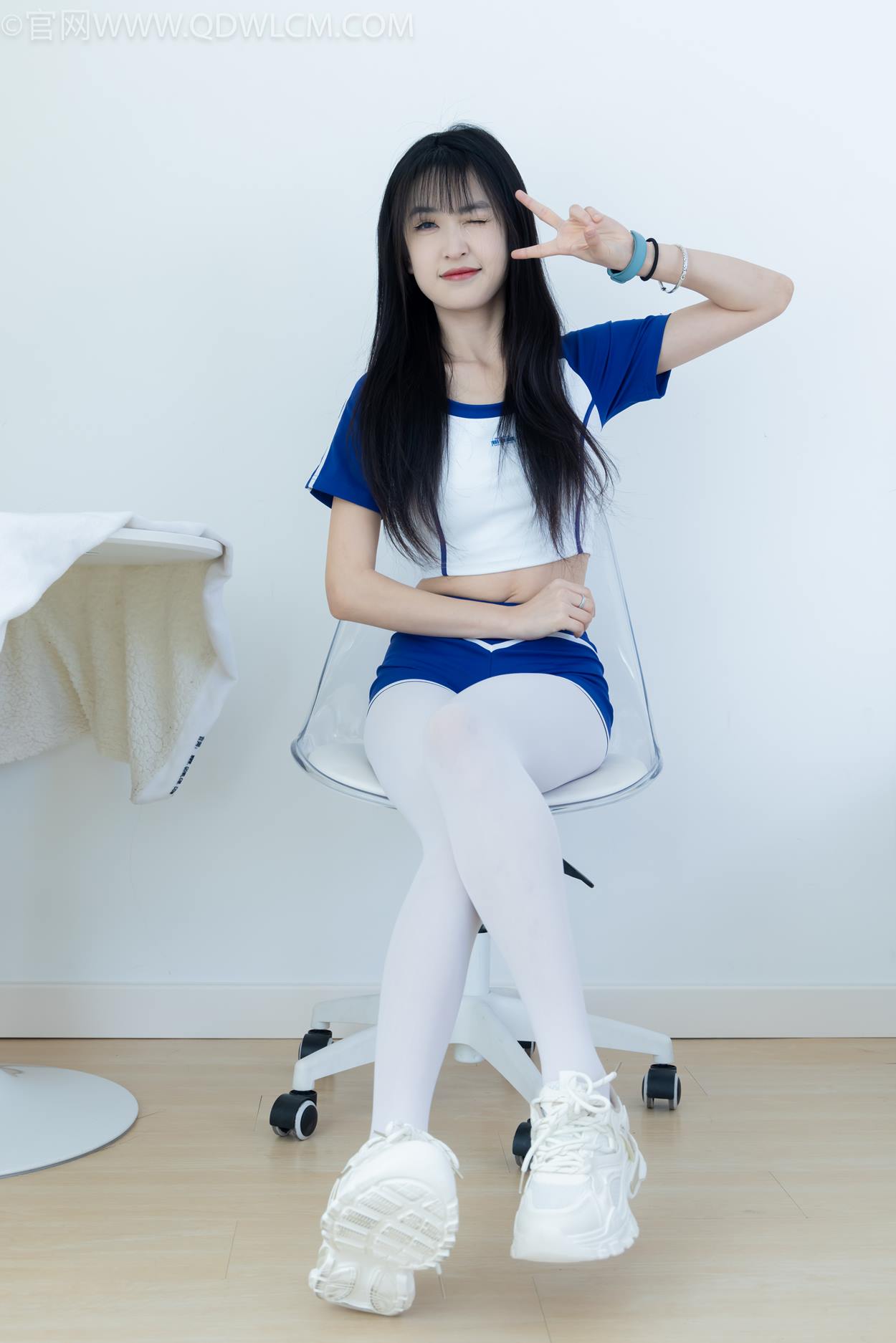 图片[2]-勿恋传媒 NO.2334 嘉木-运动鞋、厚白丝、裸足、裸足[242P/1V/5.49GB]-美图