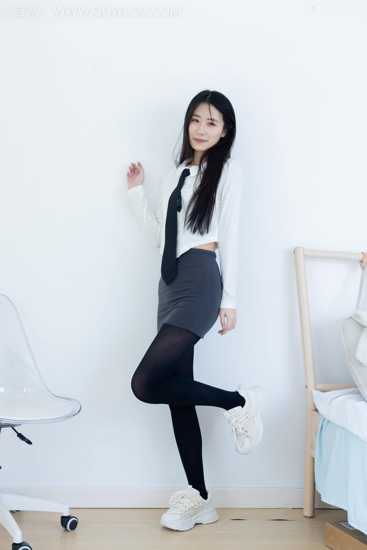 图片[2]-勿恋传媒 NO.2346 菜菜-运动鞋、厚黑丝、裸足[167P/1V/3.57GB]-美图