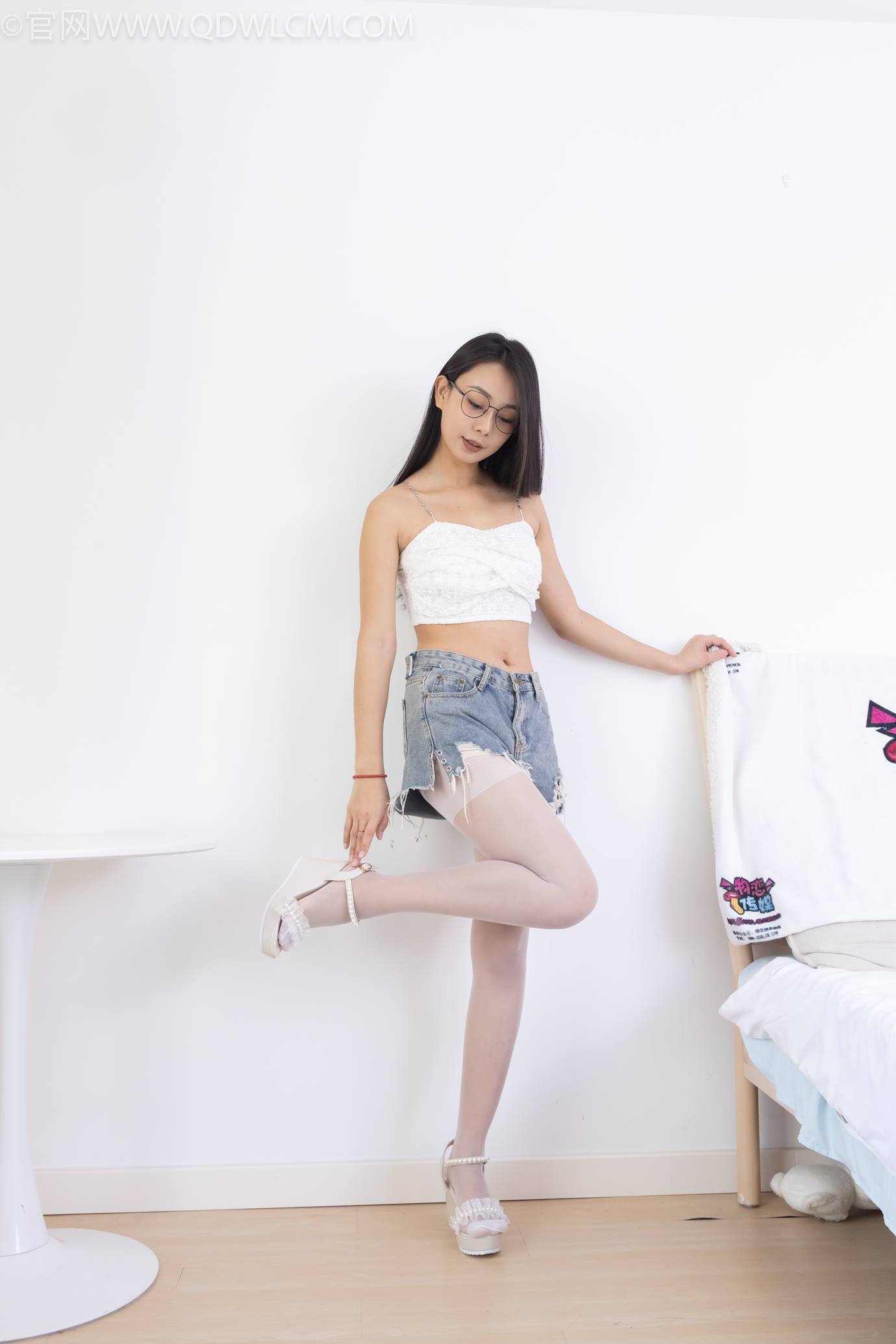 图片[1]-勿恋传媒 NO.2310 岚岚-两双高跟凉鞋、薄白丝、薄黑丝、裸足[170P/1V/4.81GB]-美图