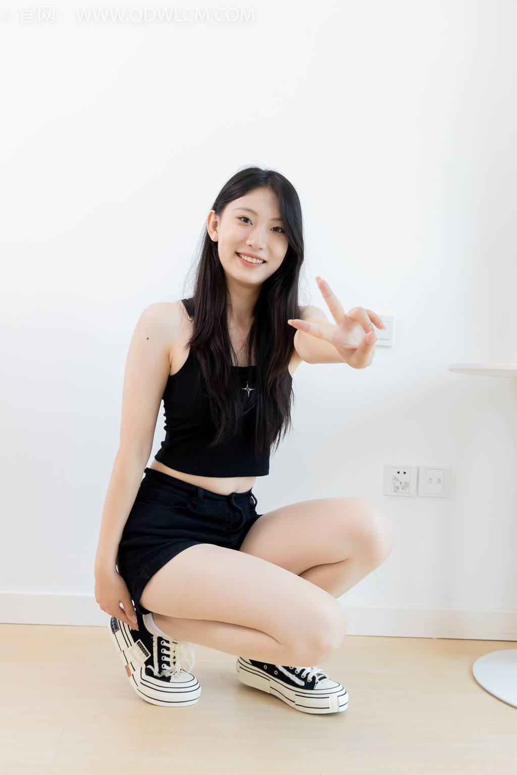 图片[3]-勿恋传媒 NO.2318 菜菜-OL至服、高跟鞋、三双厚黑丝叠穿、袜腰展示[177P/1V/5.55GB]-美图