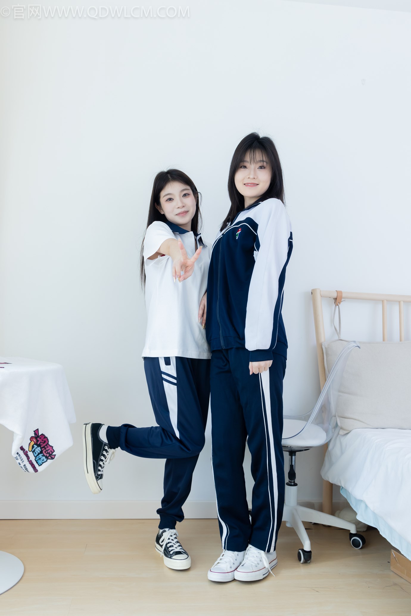 图片[2]-勿恋传媒 NO.2322 闪闪青柠-帆布鞋、白棉袜、青柠薄肉丝、闪闪薄白丝[168P/1V/4.62GB]-美图