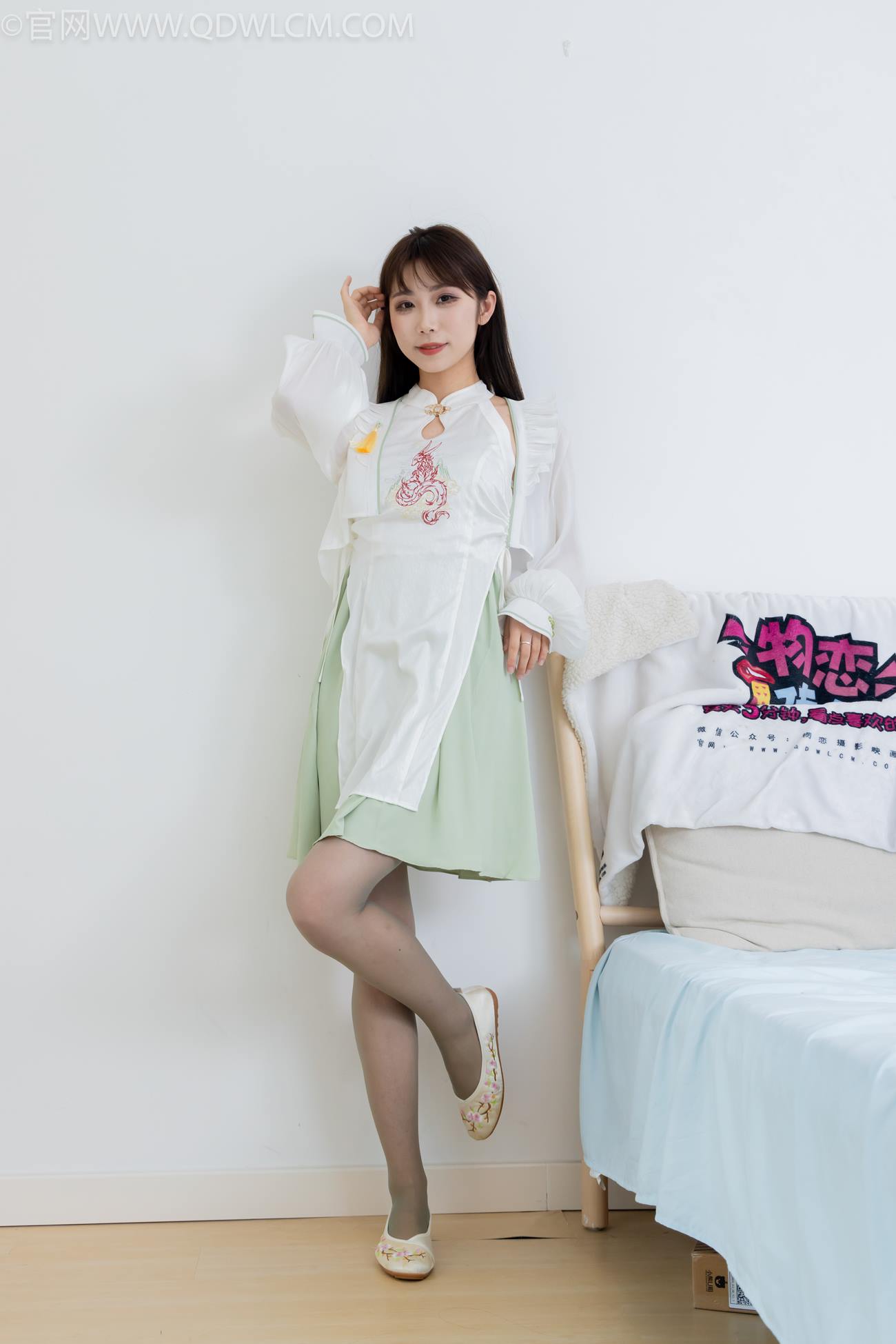 图片[3]-勿恋传媒 NO.2323 泡泡-汉服、平底鞋、过膝丝袜[153P/1V/4.10GB]-美图