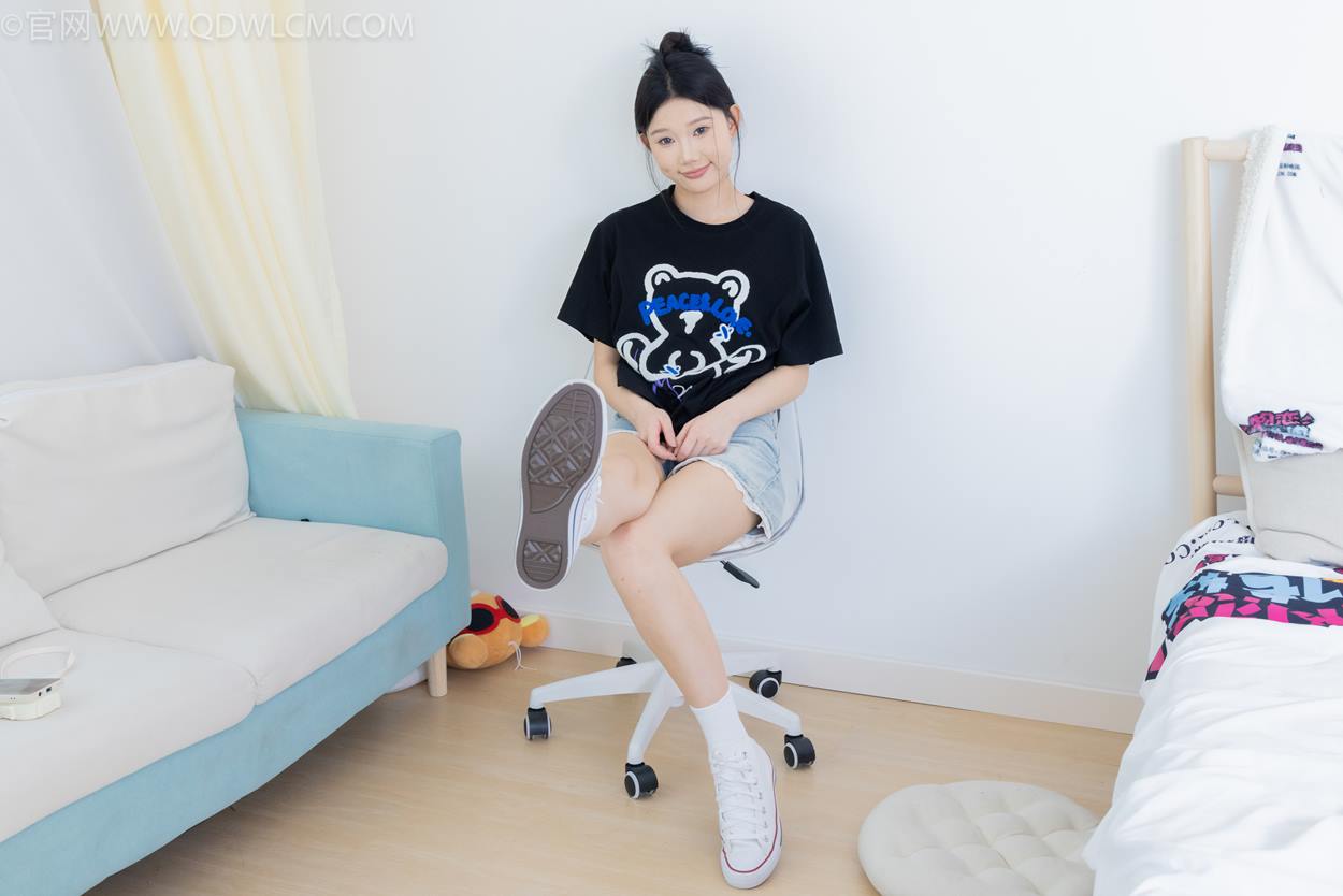 图片[1]-勿恋传媒 NO.2324 小竹-匡威帆布鞋、白棉袜、黑棉袜[166P/1V/4.78GB]-美图