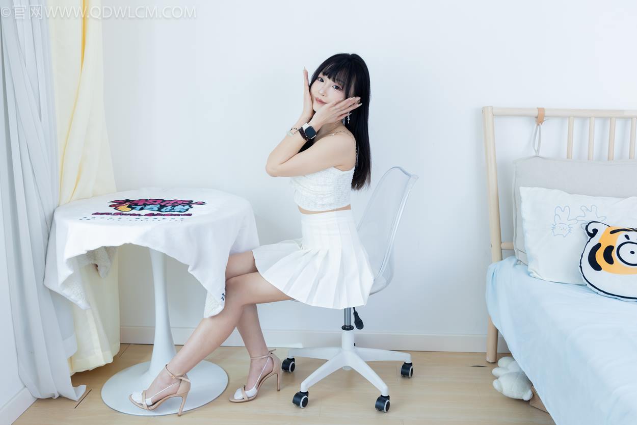 图片[3]-勿恋传媒 NO.2325 嘟嘟-透明高跟鞋、高跟凉鞋、白船袜、裸足[156P/1V/3.91GB]-美图